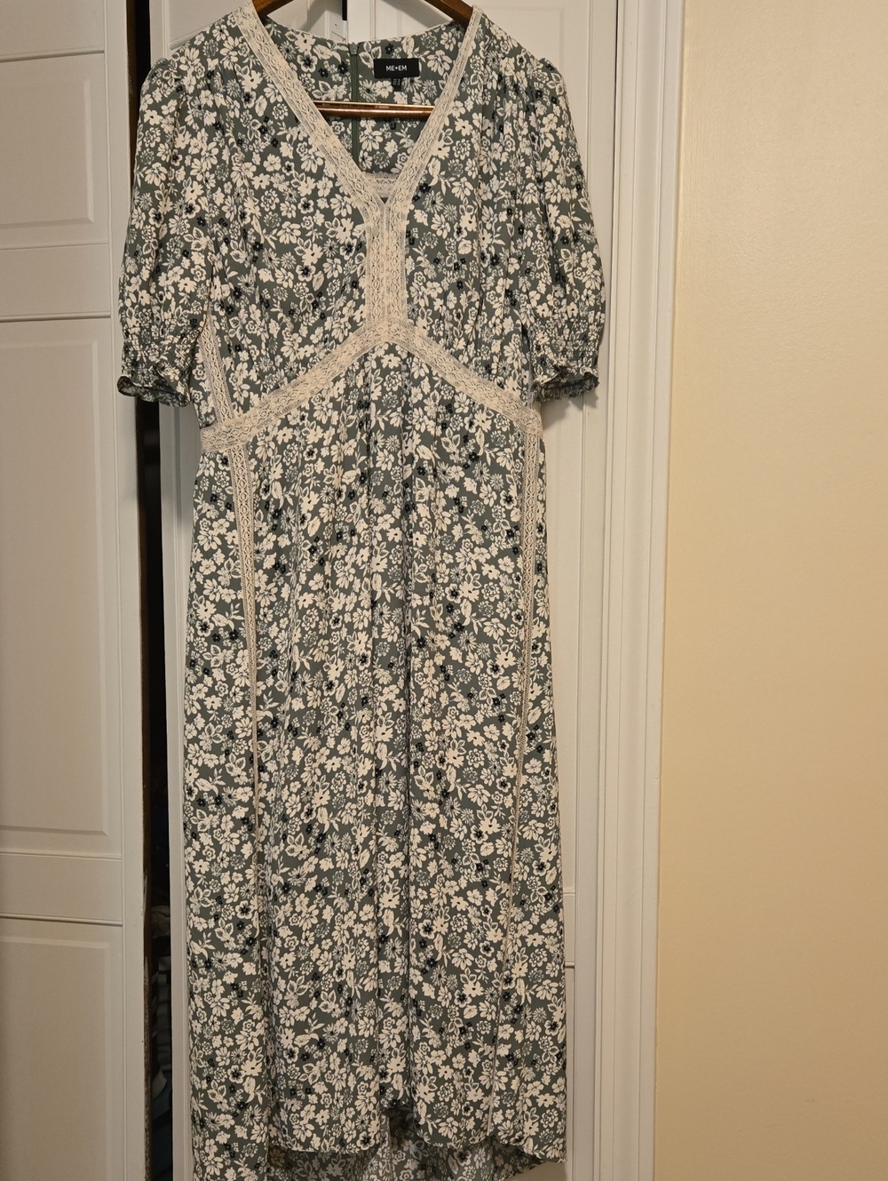ME+Em Green and Cream Floral Midi Dress with Lace Trim